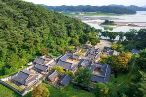 Panoramic view of Dosan Seowon